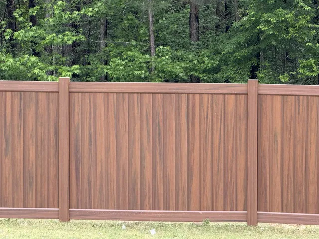 Wood-grain vinyl privacy fence